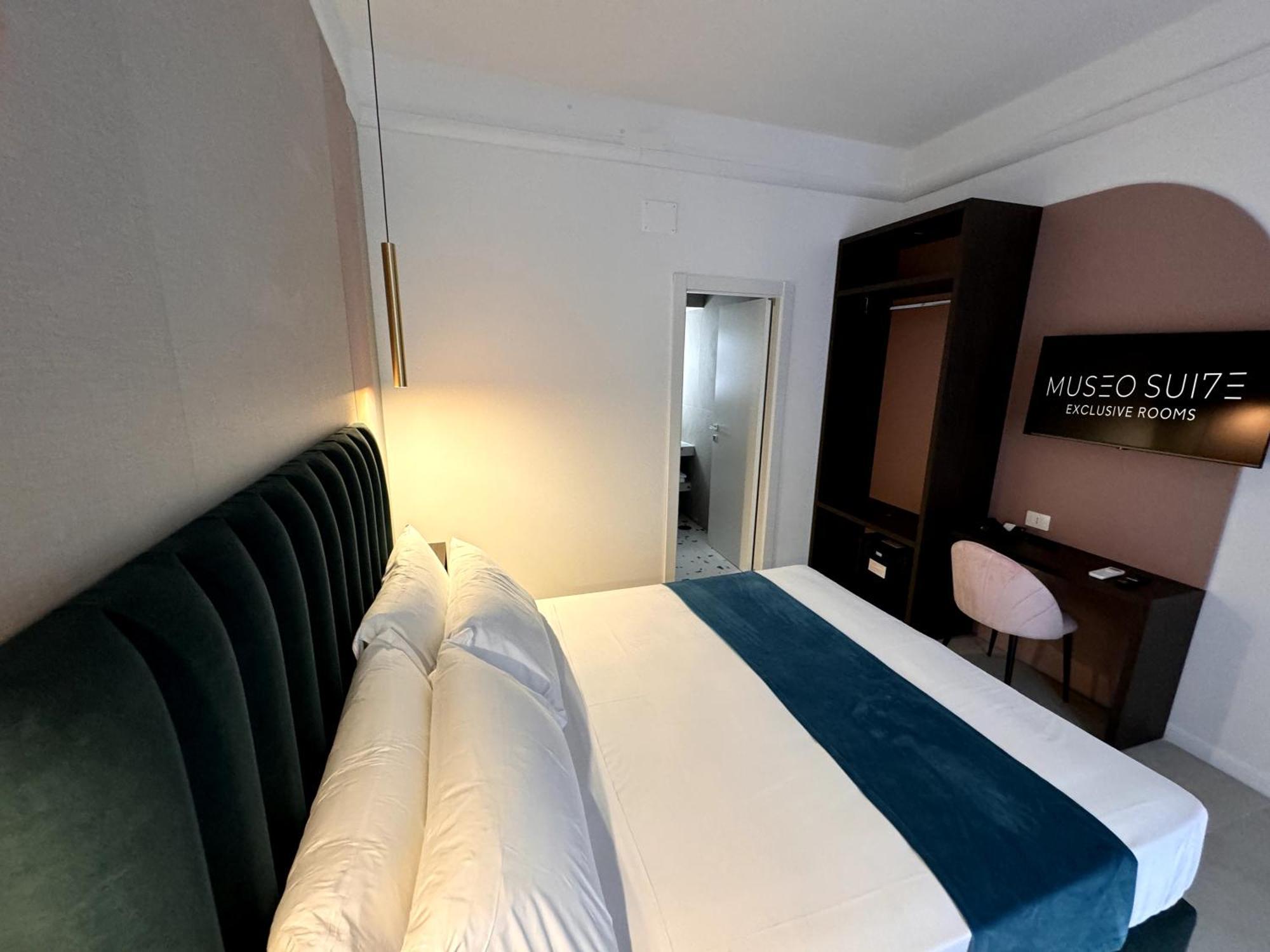 Hotiday Room Collection - Napoli Museo Suite Exterior foto