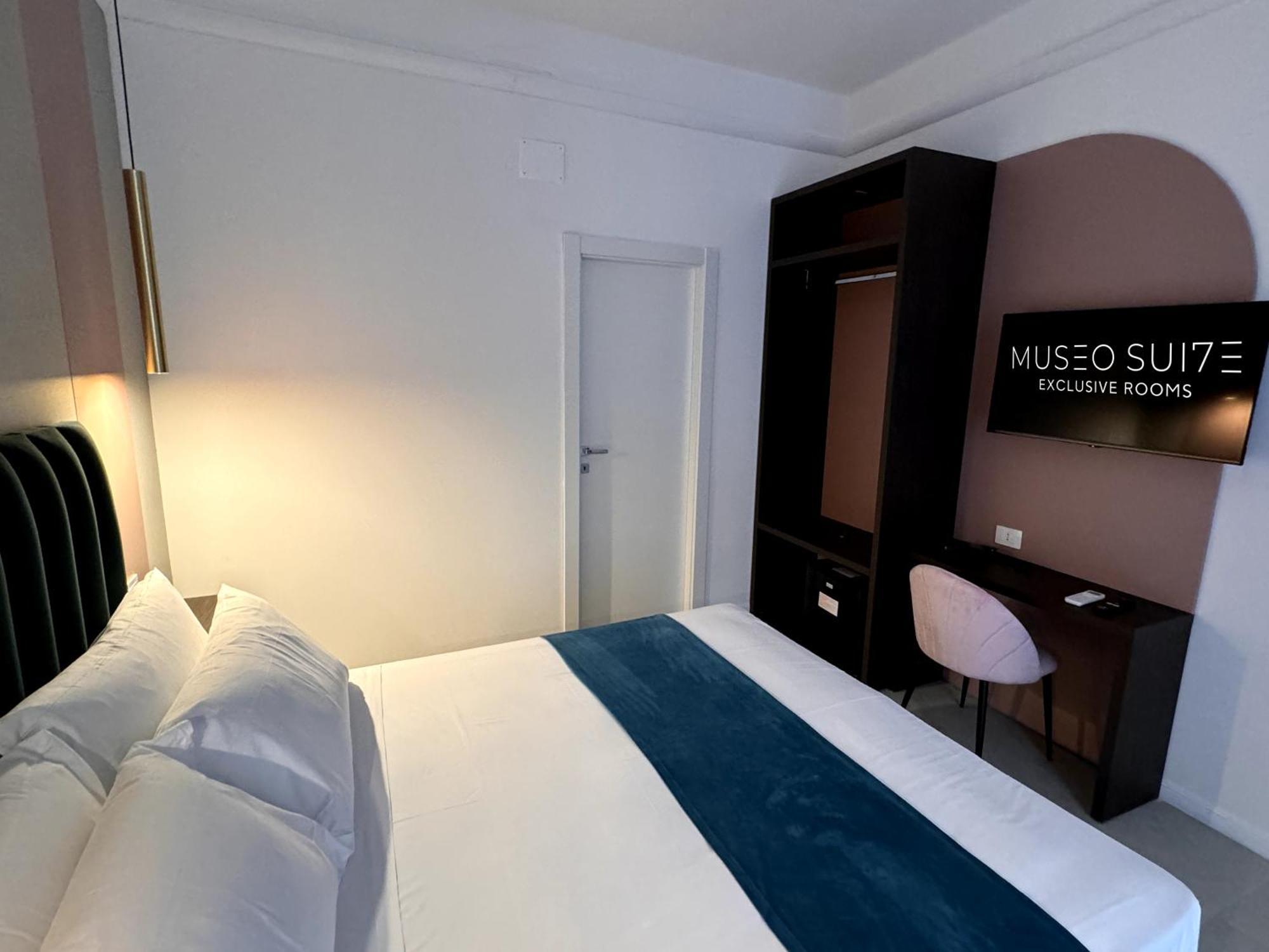Hotiday Room Collection - Napoli Museo Suite Exterior foto