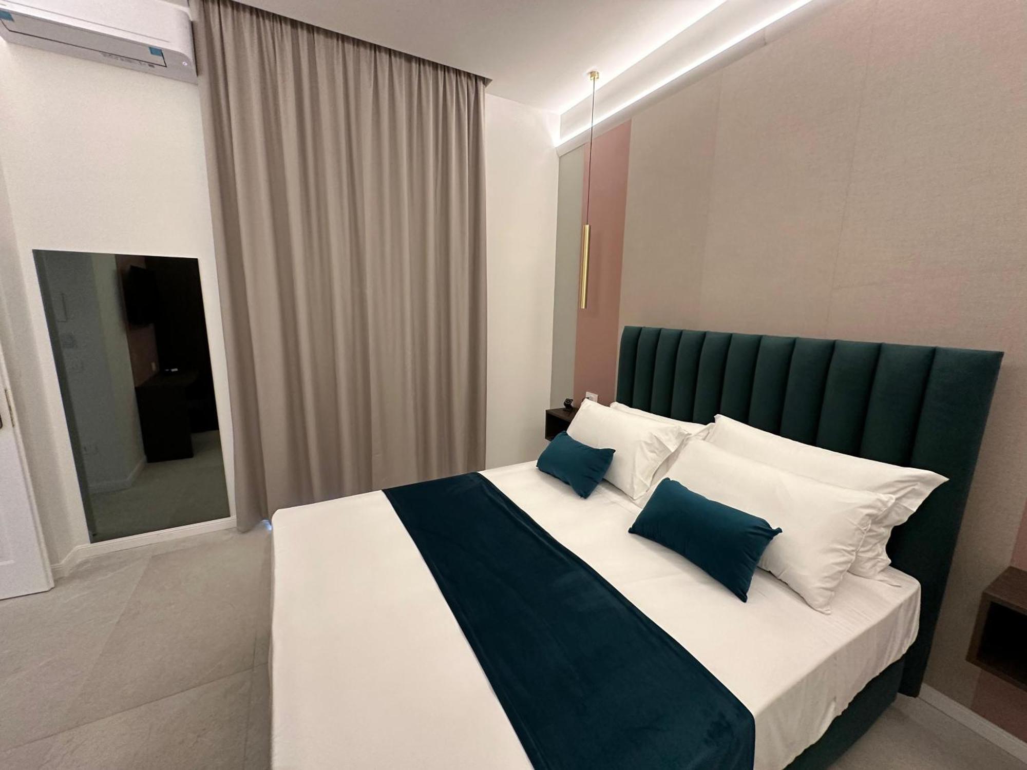 Hotiday Room Collection - Napoli Museo Suite Exterior foto