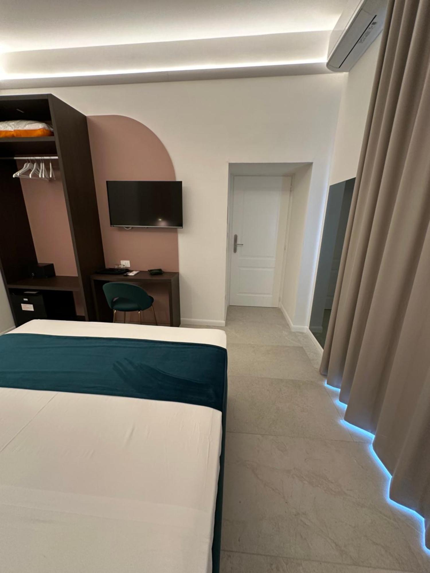 Hotiday Room Collection - Napoli Museo Suite Exterior foto