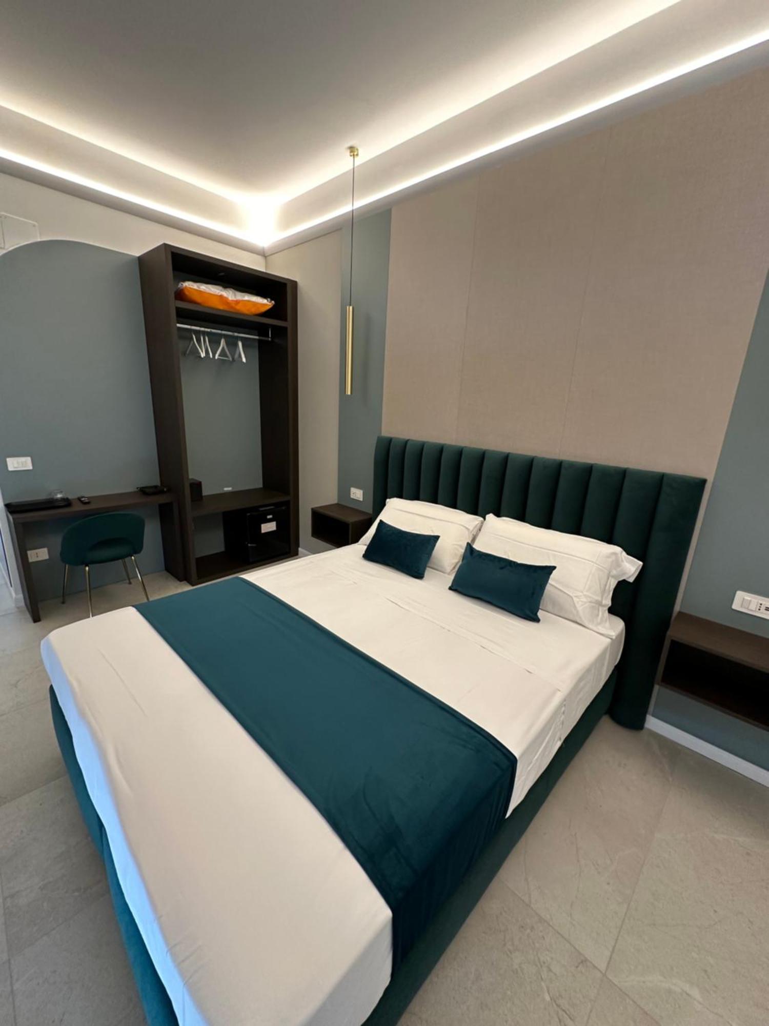 Hotiday Room Collection - Napoli Museo Suite Exterior foto