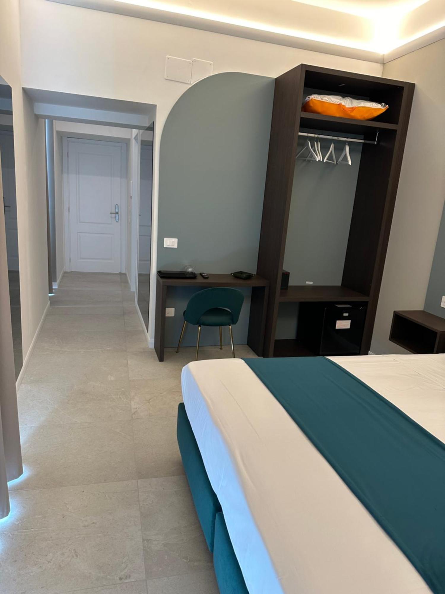 Hotiday Room Collection - Napoli Museo Suite Exterior foto